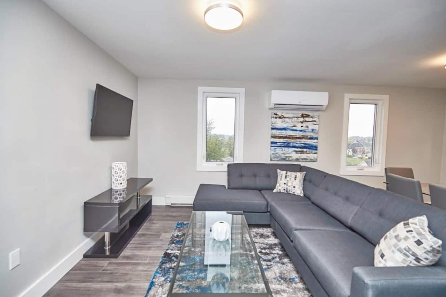 Clifton Hill Hideaway 2B -Two Bedroom Condo Niagara Falls Exterior photo